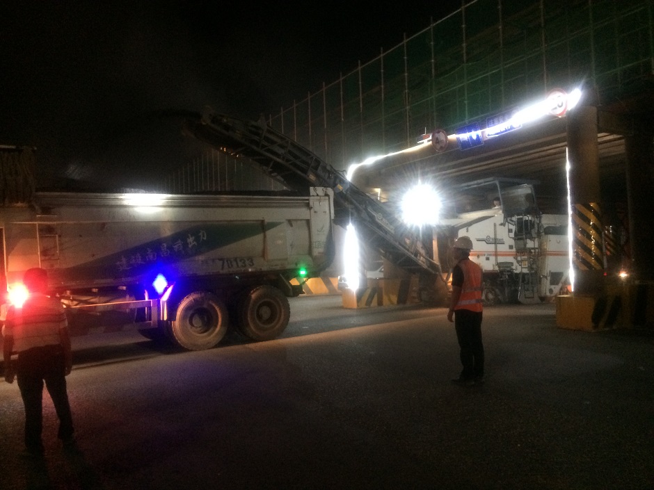 1561620696665450.jpg 7.门洞路面铣刨.JPG